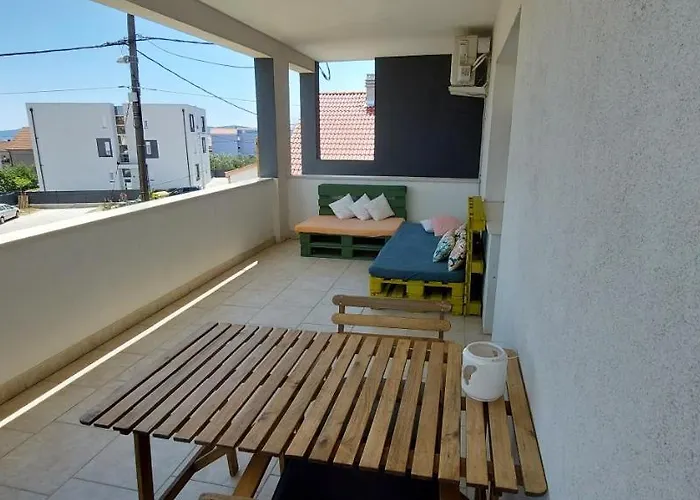 泰拉耶萨尔公寓 扎达尔